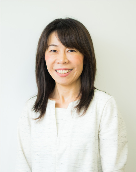 満倉靖恵氏:慶應義塾大学理工学部システムデザイン工学科教授/慶應義塾大学医学部精神神経科学教室兼担教授/電通サイエンスジャム CTO 満倉研究室では医工連携に注力。工学だけでも医学だけでもできない研究を行っている。脳波をはじめとした生体信号解析、脳波によるリアルタイム感情認識、脳神経科学、認知症発生メカニズムの解明、遺伝子解析、ゲノム編集、睡眠解析、音声認識・画像処理などをキーワードとした幅広い分野での研究は、医療のみならず、商品開発や企業のブランディングなど、さまざまな応用が期待されている。