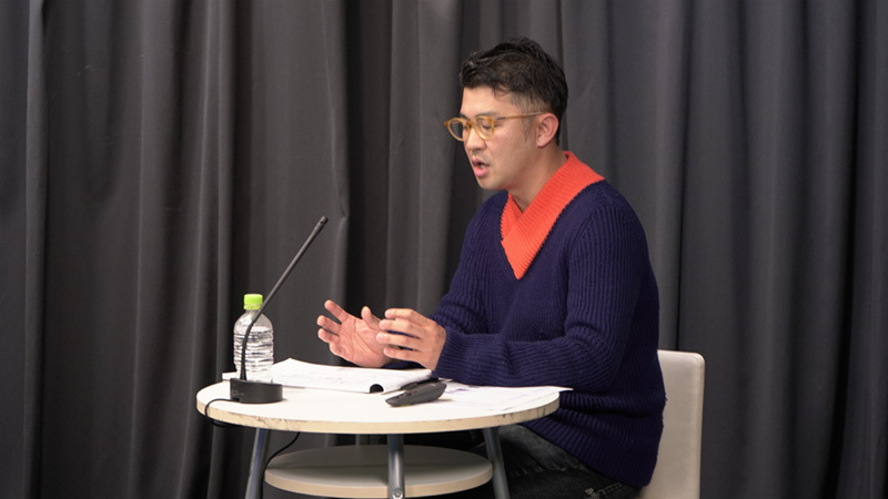 佐宗邦威 (株式会社BIOTOPE CEO / Chief Strategic Designer) 東京大学法学部卒。イリノイ工科大学デザイン学科(Master of Design Methods)修士課程修了。P&Gにて、ファブリーズ、レノアなどのヒット商品のマーケティングを手がけた後、ジレットのブランドマネージャーを務めた。ヒューマンバリュー社を経て、ソニー株式会社クリエイティブセンター全社の新規事業創出プログラム(Sony Seed Acceleration Program)の立ち上げなどに携わった後、独立。BtoC消費財のブランドデザインや、ハイテクR&Dのコンセプトデザイン、サービスデザインプロジェクトを得意としている。 著書に、『ひとりの妄想で未来は変わる VISION DRIVEN INNOVATION』、『直感と論理をつなぐ思考法 VISION DRIVEN 』、『21世紀のビジネスにデザイン思考が必要な理由』。 多摩美術大学特任准教授。大学院大学至善館准教授。