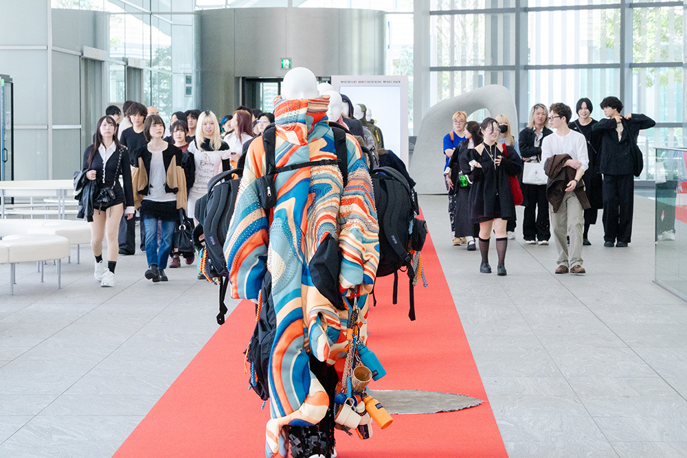 電通エントランス展示