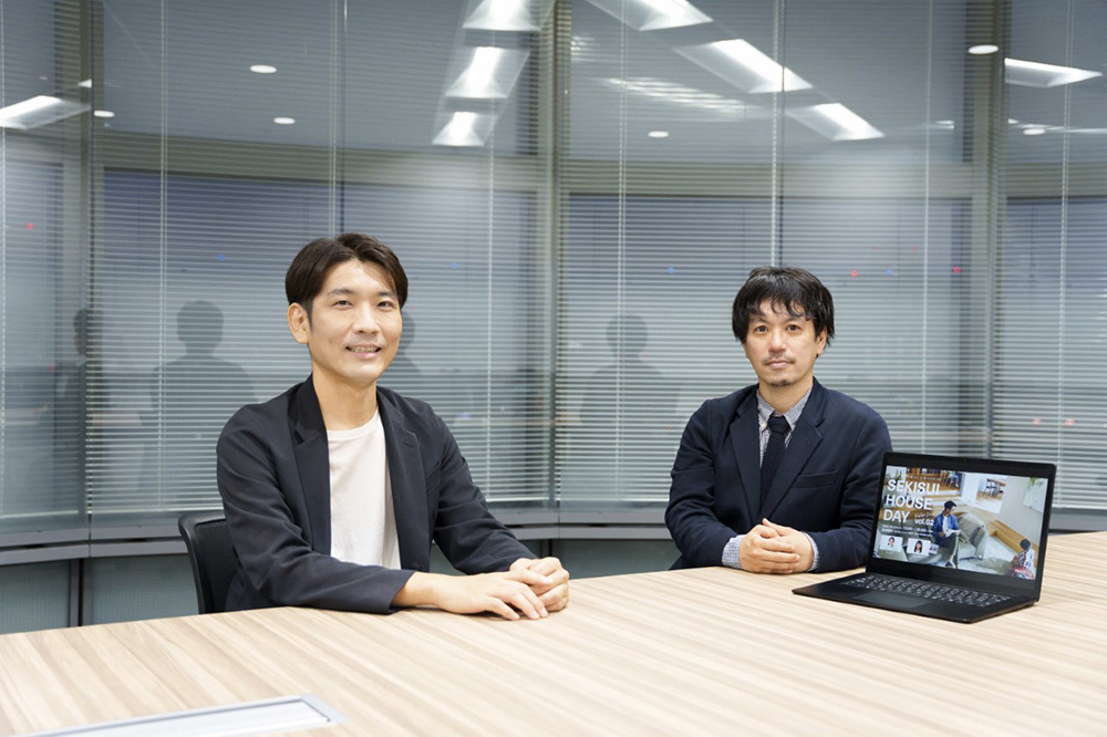 積水ハウス コミュニケーションデザイン部 CXデザイン室 竹原 賢一氏(右)、電通 ビジネスプロデュース局 原 健一郎氏(左)