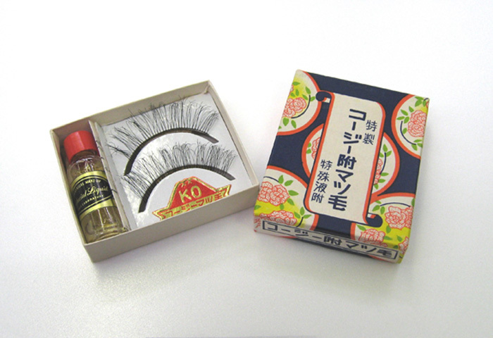 日本で初めてコージー本舗が発売したつけまつげ第1号