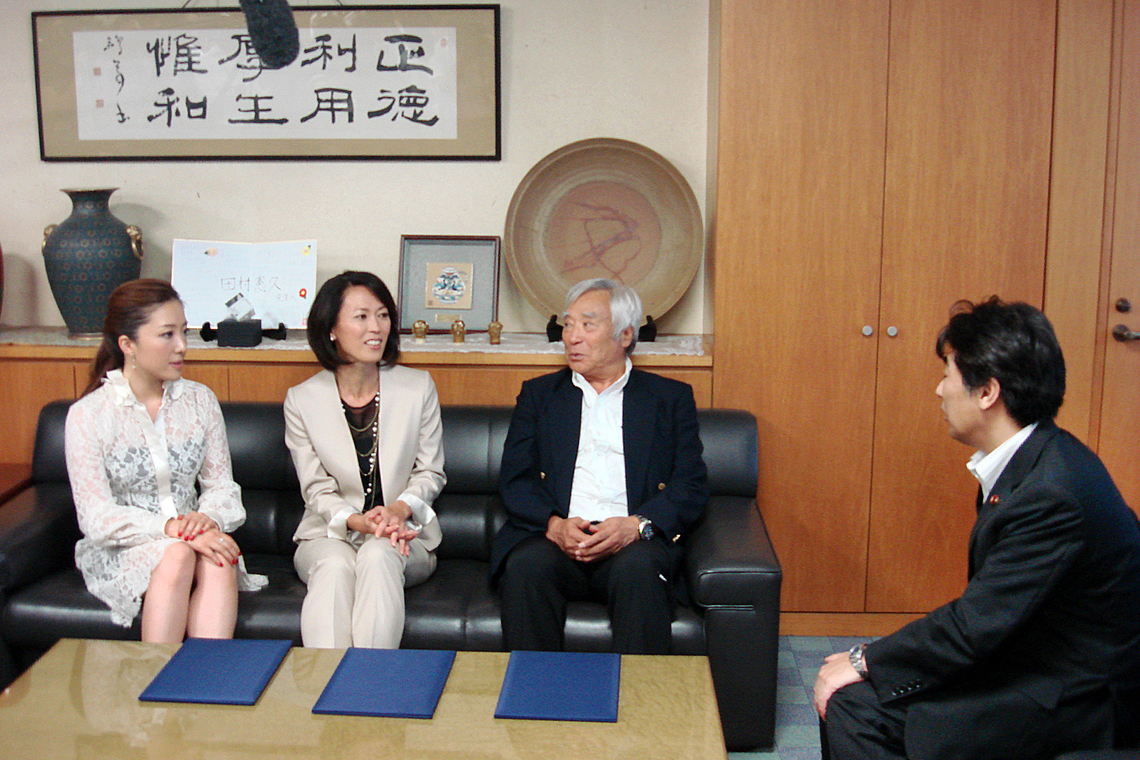 左から、平原綾香さん、有森裕子さん、三浦雄一郎さん