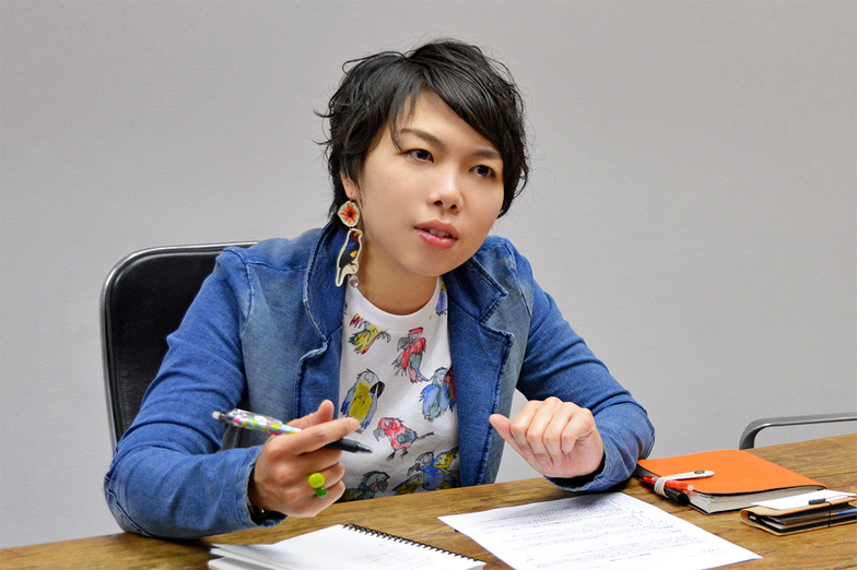 ショートヘアにして夏仕様のイザワ。＃どうでもいい情報　＃地味と見せかけて、中は派手