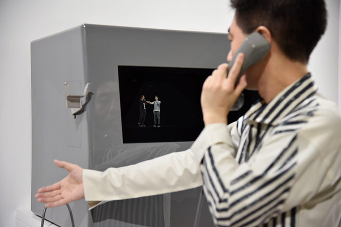 NTT研究所とDentsu Lab Tokyoの共同展示作品:+3人称電話