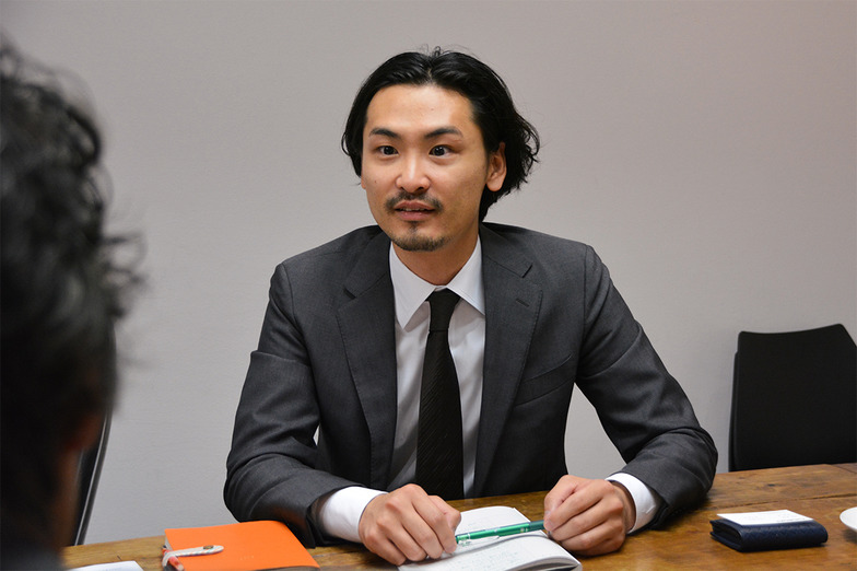 目を丸くして、岡さんに食いつく池上くん。＃目が寄りすぎ