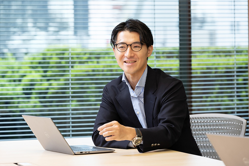 肥後銀行#1_槇谷さんソロカット