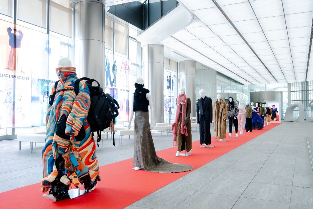 電通エントランス展示