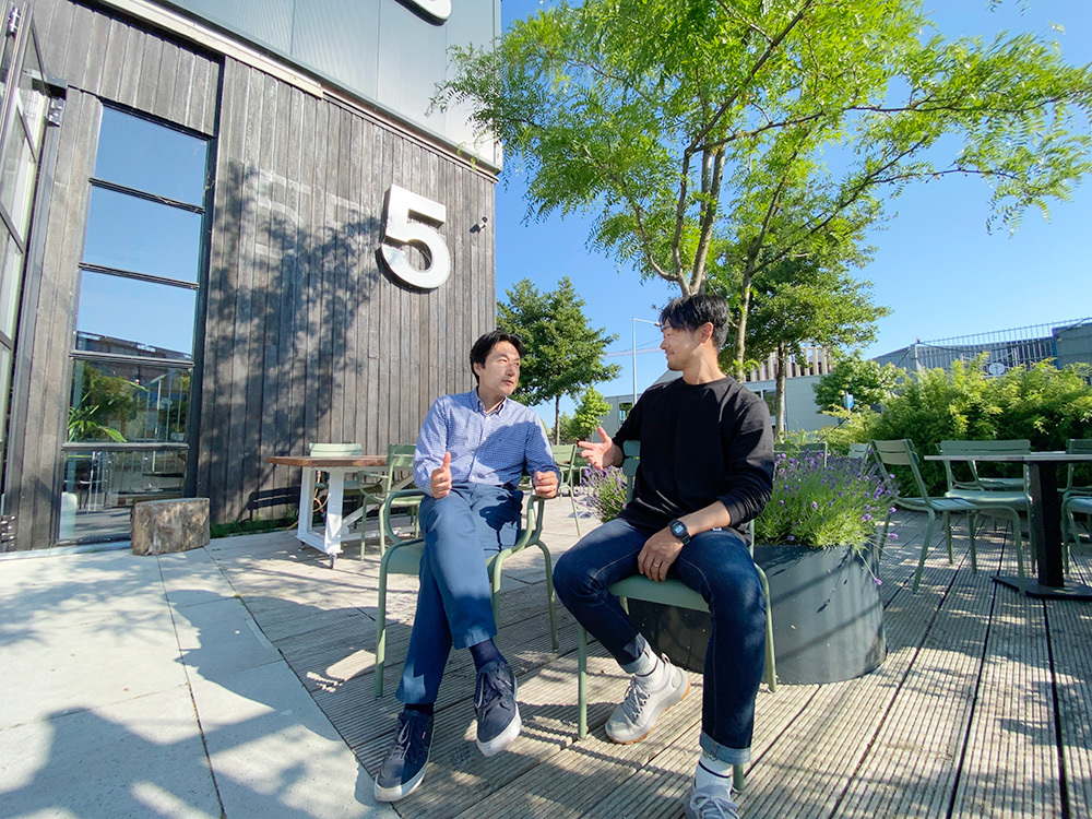 野口氏(左)と西崎氏(右)