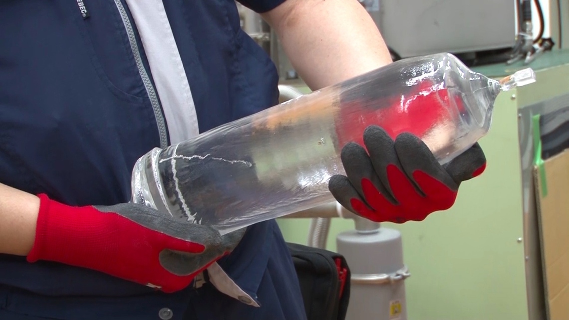 大手企業などから「その道一筋」の人材が結集する光学単結晶の研究者集団