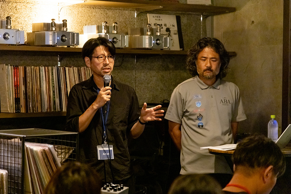 (写真左)千田泰広氏