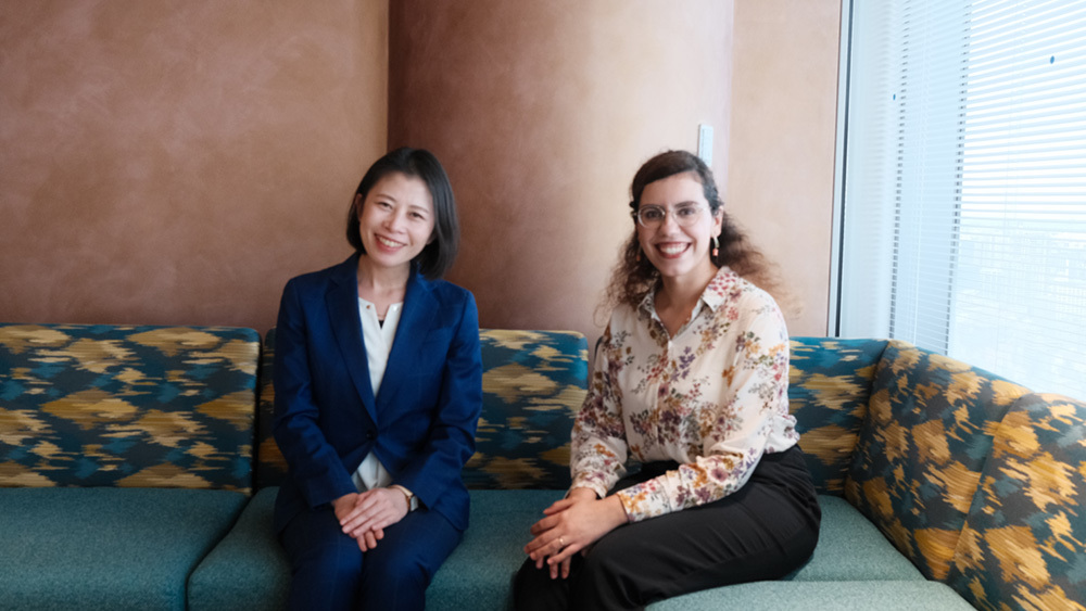 Codo Advisory社 鈴木香織氏(左) ベノア・モルガン氏(右)