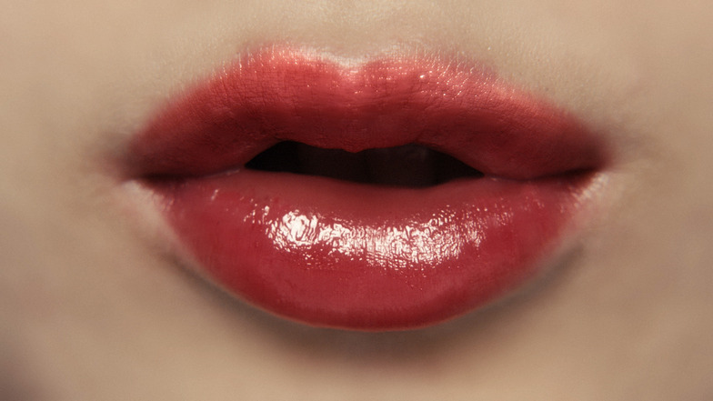 天使過ぎるアイドル”が悪魔に変身 ロート製薬 新テレビCM