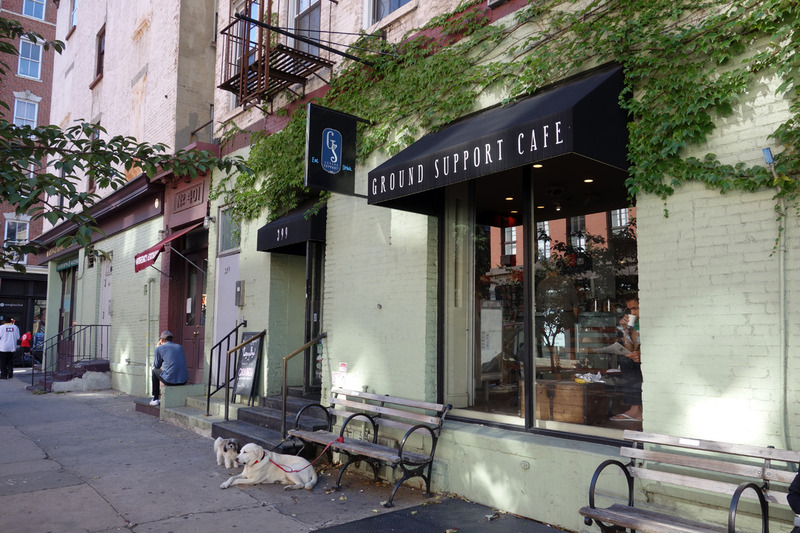 NY勤務の友人に教えてもらったコーヒー屋さん、Ground Support Cafe。 SOHOにあります。僕のかなりお気に入りのお店です。日本にもできないかなあ…。