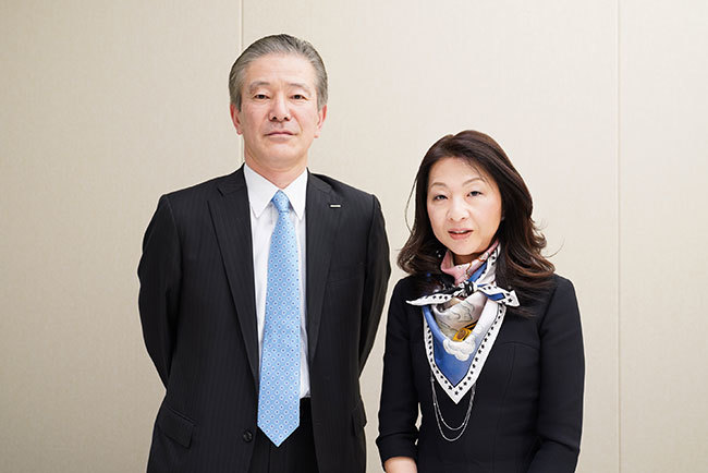 同志社大教授 河島伸子氏(右)と電通メディアイノベーションラボ 奥律哉氏