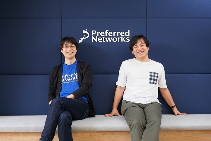 Preferred Networks執行役員 秋葉拓哉氏(左)とAtCoder代表取締役社長 高橋直大氏