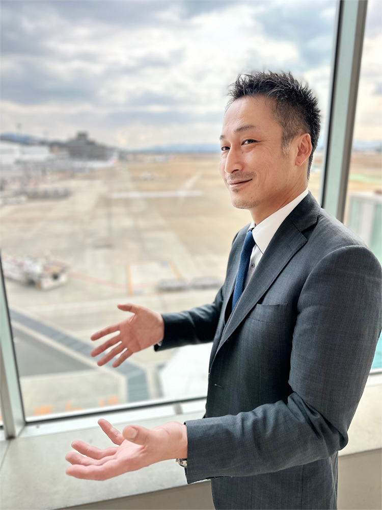 水上陽介氏:オーシャンソリューションテクノロジー株式会社代表取締役CEO 1981年生まれ、長崎県出身。2008年、艦船の保守整備を行う株式会社佐世保航海測器社に入社。営業社員を経て見聞を広め2016年同社専務取締役就任。経営塾で出会った現役漁業者から水産業の現状と課題を聞き、2017年にオーシャンソリューションテクノロジー設立。以来「トリトンの矛」の開発に携わり、2020年に前代表取締役の後を継ぎ代表に就任。漁業者との対話が最も重要との考えのもと、現場だけに注力するのではなく、業界関係者全てに対し中立のスタンスを取っている。