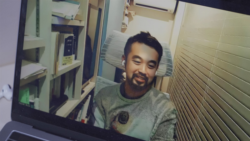 ドミニク チェン (研究者):学際情報学博士、早稲田大学文学学術院・准教授、NPOクリエイティブ・コモンズ・ジャパン理事、公益財団法人Wellbeing for Planet Earth理事。主な著書に『未来をつくる言葉―わかりあえなさをつなぐために』(新潮社)、訳書に『ウェルビーイングの設計論』(BNN新社)など。