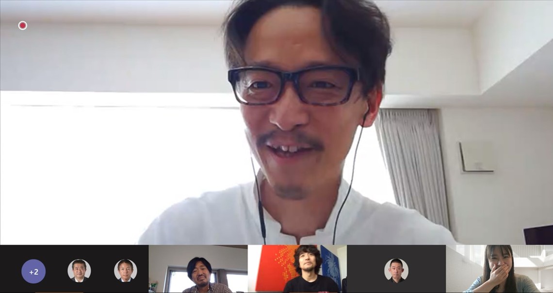 リモート取材に応じていただいたSPA! 犬飼編集長(下段は、電通の「リモコンライフ」チームメンバー)