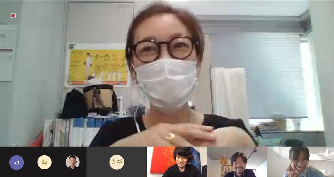 リモート取材に応じていただいたVERY 今尾編集長(下段は、電通の「リモコンライフ」チームメンバー)