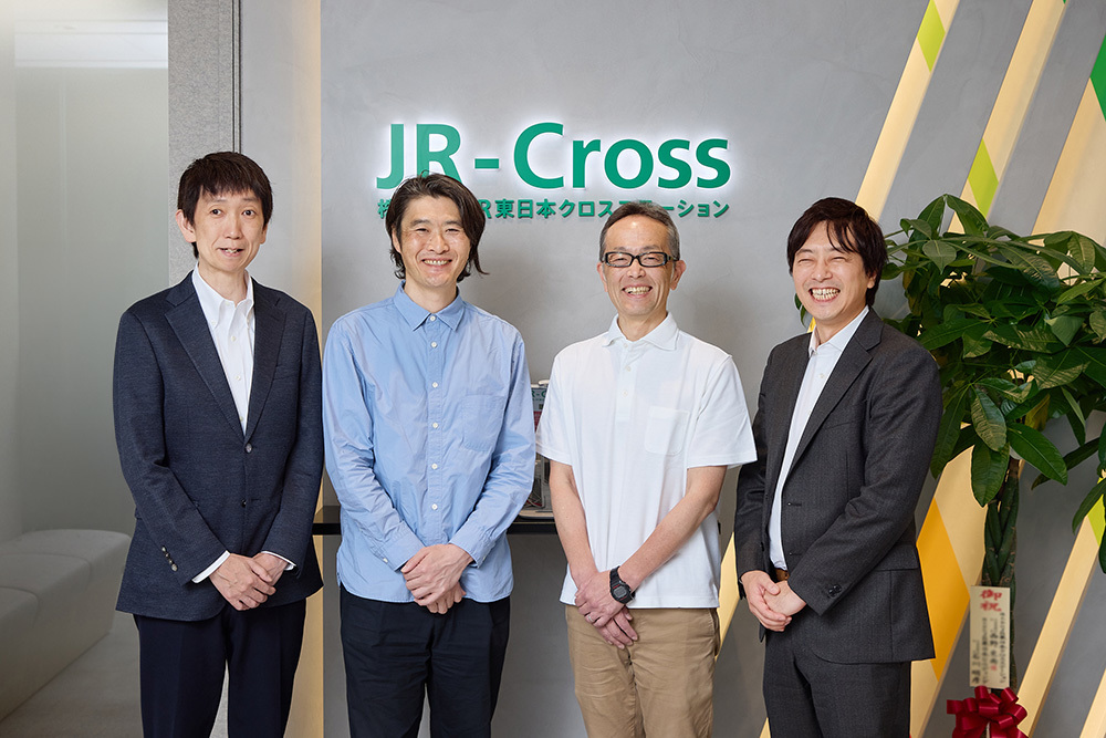 電通 加藤氏、JR東日本クロスステーション デベロップメントカンパニー 播田氏、江越氏、電通 三浦氏