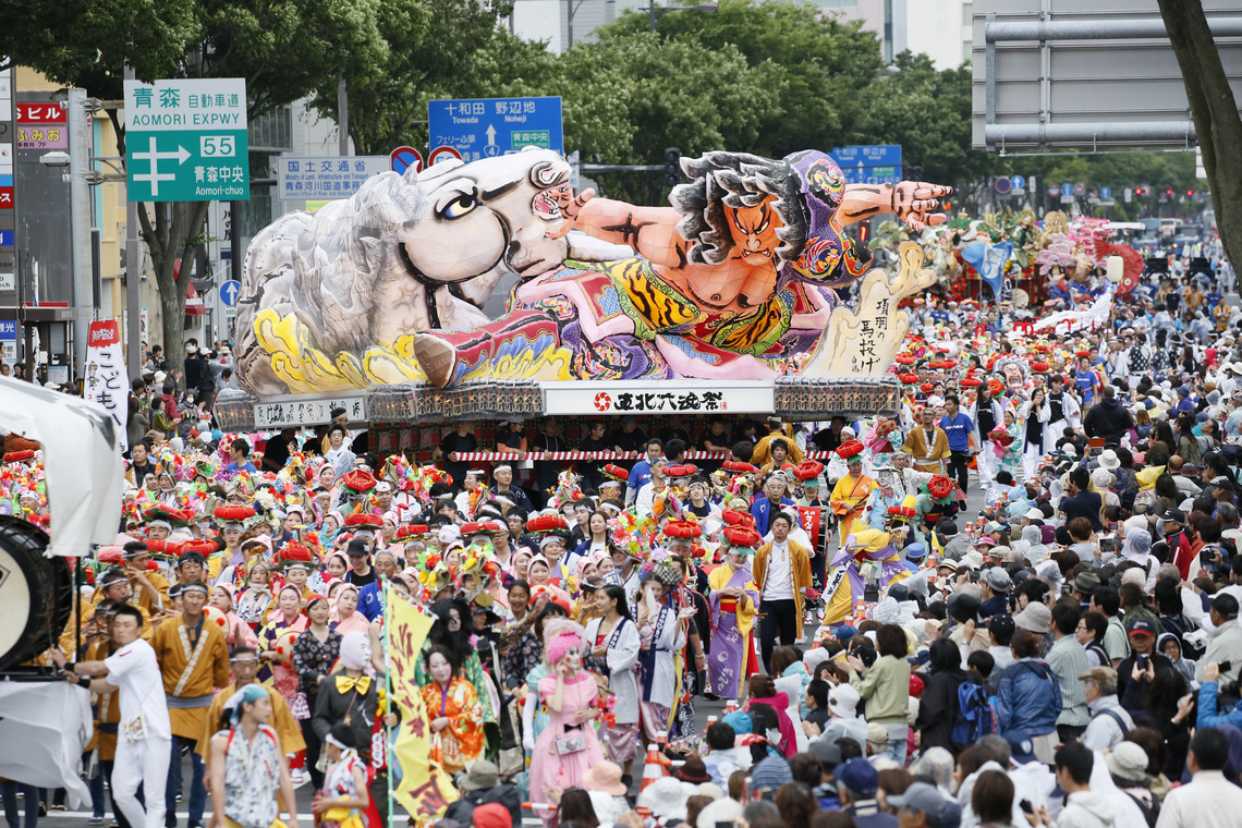 パレードの復路、六つの祭りが混然一体となった「戻り囃子」