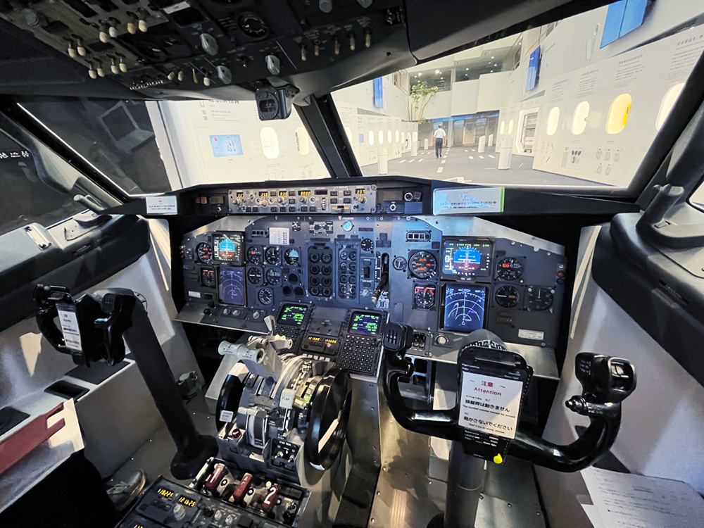 コックピット(筆者撮影)