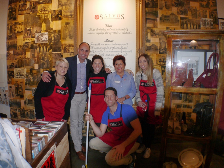 救世軍でボランティア活動をするDANオーストラリア・ニュージーランドのルーク・リトルフィールドCEO