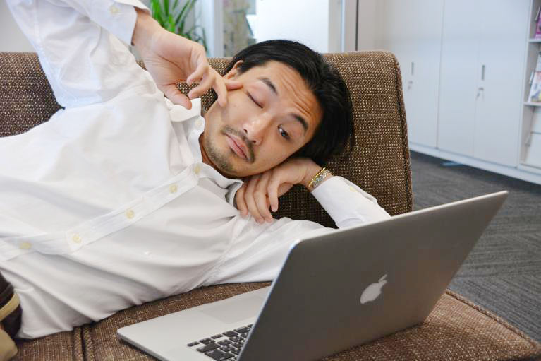 仕事ができたはずの池上くん #最近どこでも寝る #キャラ変