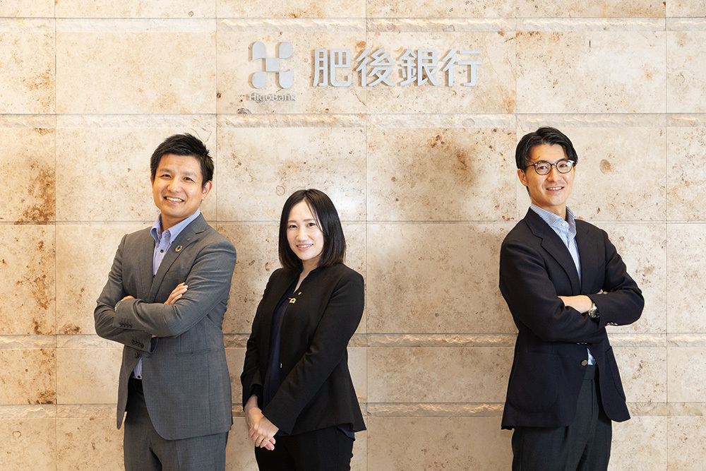 肥後銀行#1_集合カット