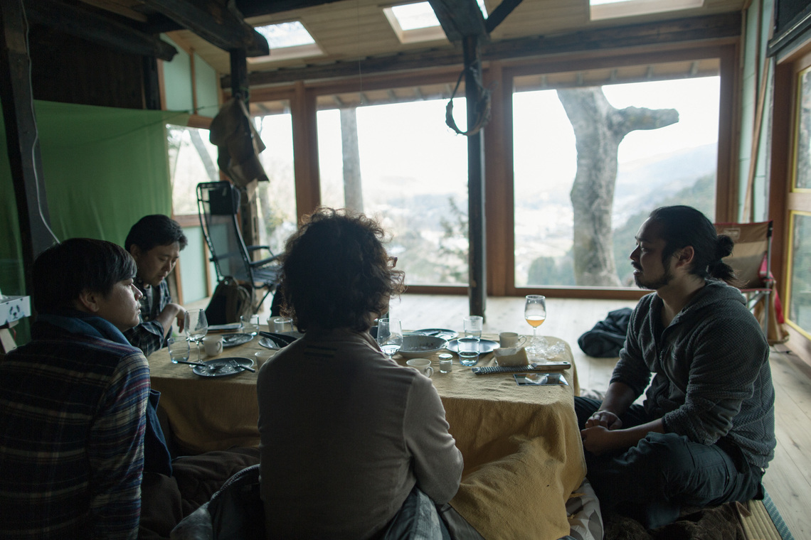 Sansanのオフィスでお話を伺う様子