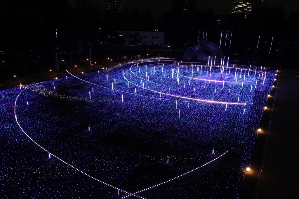 約18万個のLEDで作られた東京ミッドタウンのイルミネーション「スターライトガーデン」