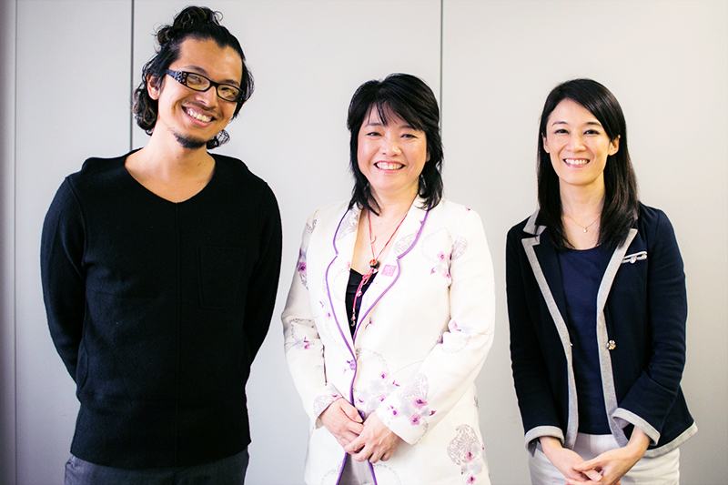 出席者: 浮世満理子氏 全国心理業連合会代表理事 (写真中央) 大屋洋子氏 電通ビジネス・クリエーション・センター 電通総研 電通こころラボ (写真右) 笹木隆之氏 電通ビジネス・クリエーション・センター 未来創造グループ 兼 電通こころラボ (写真左)