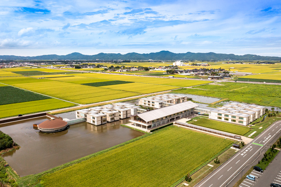 ヤマガタデザイン: 「地域課題をクリエイティブに事業としてデザインして解決すること」をモットーに、山形庄内を起点にさまざまな取り組みをしている。