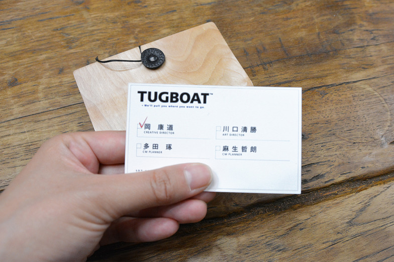 タグボートの名刺には共同創設者4人全員の名前が入っていて、該当者にチェックが入っている。