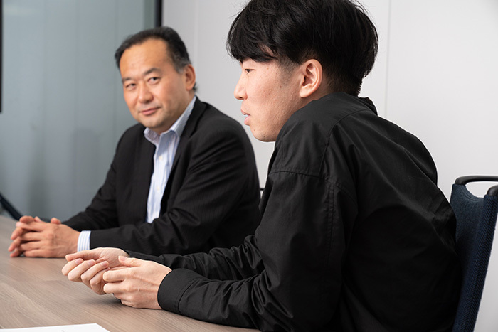 (左から)鈴木禎久氏(電通デジタル)、佐藤俊介氏(トランスコスモス)