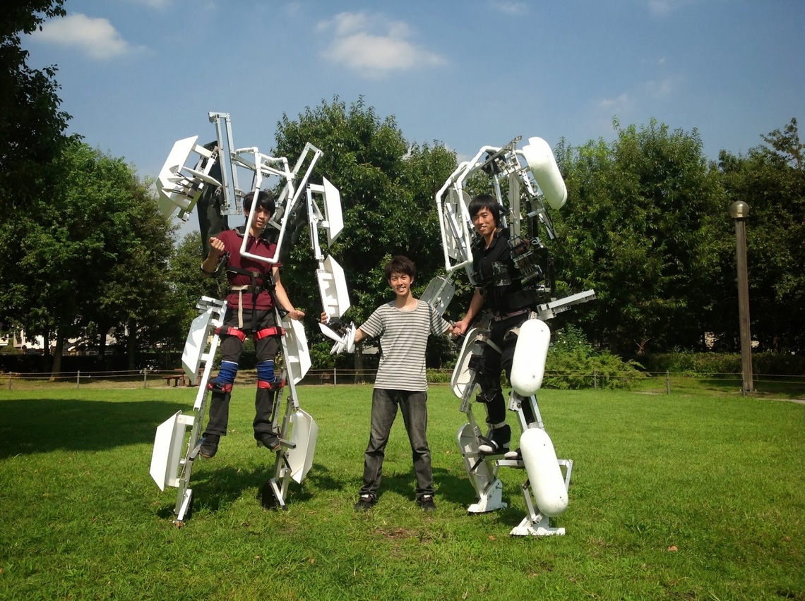 CEATEC JAPAN 2014ではスケルトニクスでフットサルをするパフォーマンスも!