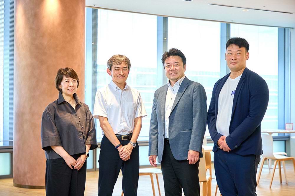 電通総研 関島章江氏、ミツエーリンクス 木達一仁氏、筑波技術大学 谷貴幸氏、電通 山田健人氏