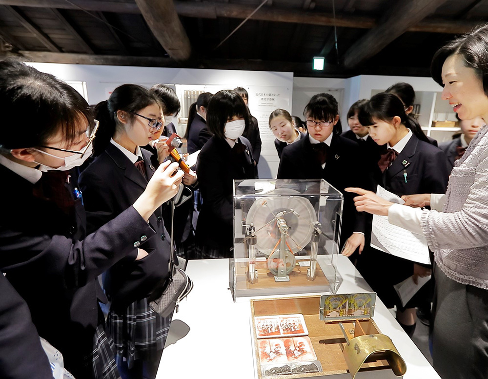 高校生向けワークショップ(写真提供:島津製作所)