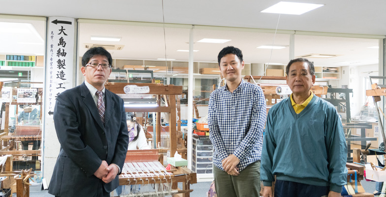 今回全面的に協力してくださった南海日日新聞社の前里さん(左)と「夢おりの郷」の南さん(右)