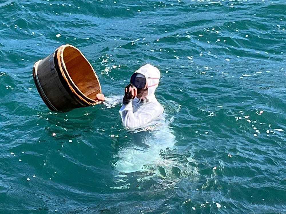 海女の実演ショー。「鳥羽・志摩の海女漁の技術」は2017年3月に国の重要無形民俗文化財に指定されている。(筆者撮影)