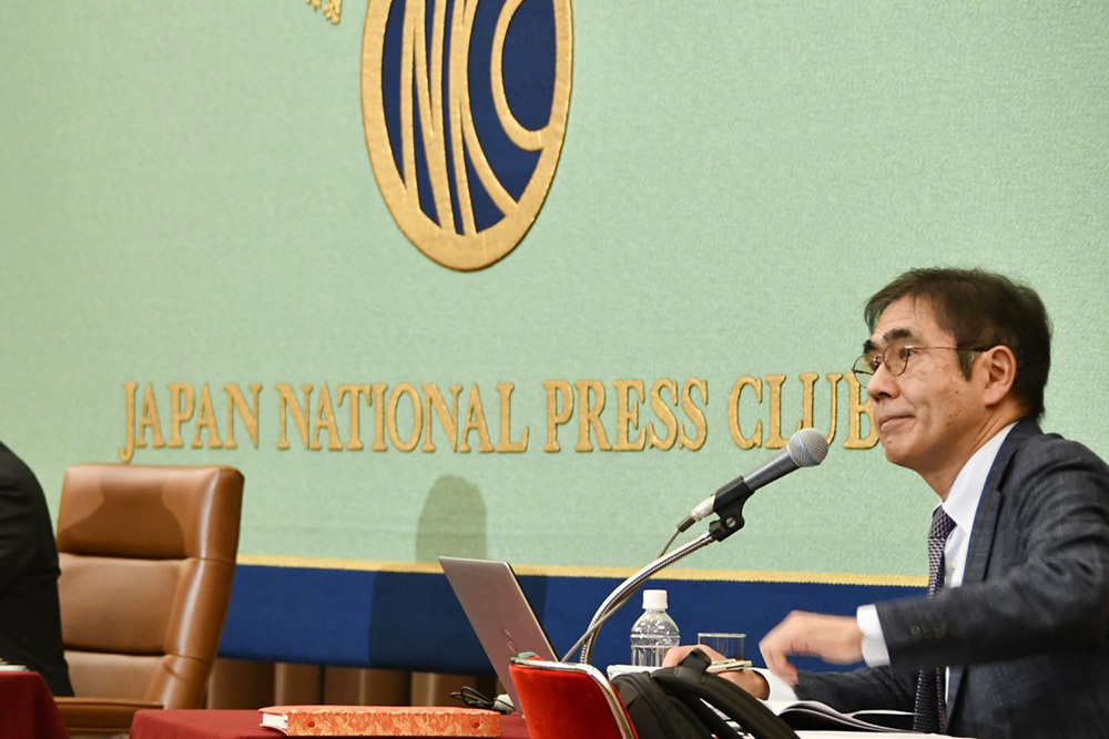 会見司会の様子(その2)日本記者クラブ