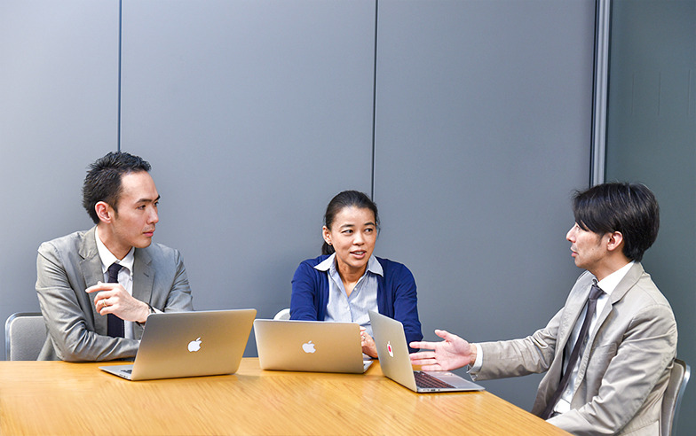 (左から)青木さん、郡司さん、内藤さん