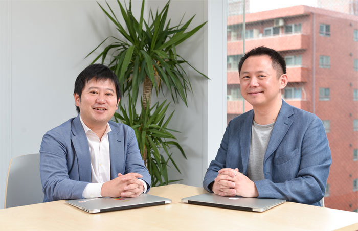 マネーフォワード・辻氏(左)と電通・中嶋氏