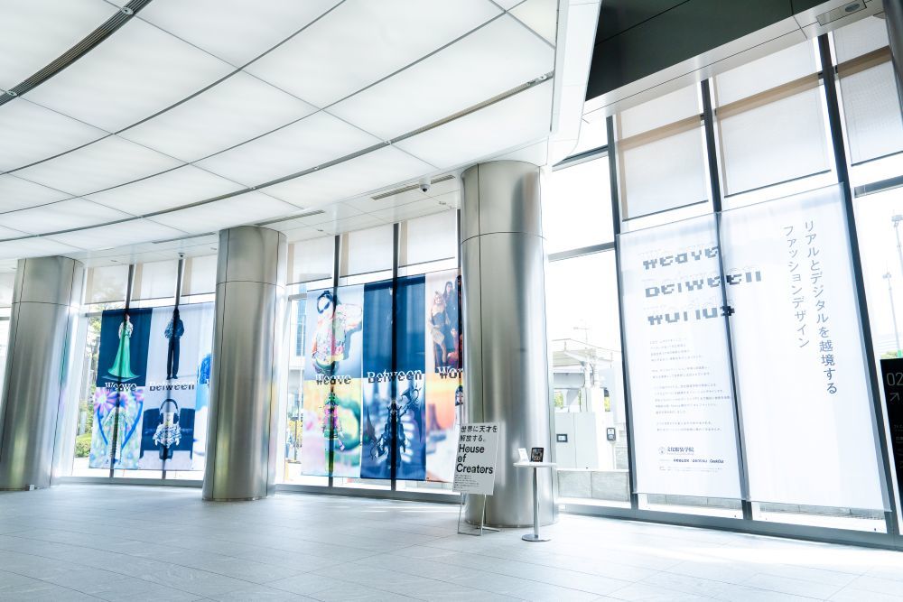 電通エントランス展示