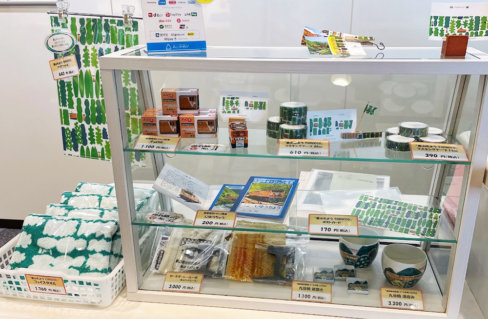 黒部峡谷鉄道のグッズ販売コーナー(筆者撮影)