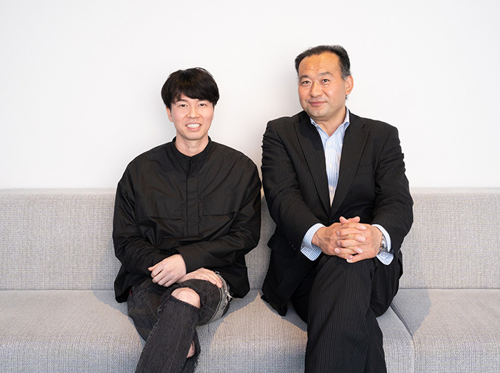 (左から)佐藤俊介氏(トランスコスモス)、鈴木禎久氏(電通デジタル)